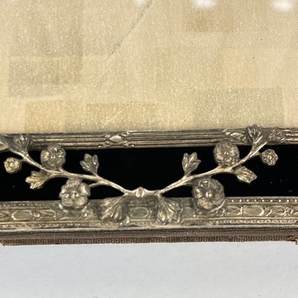 Vintage Bachrach 8in x 10in Brass Table Top Picture Frame - Picture 8 of 11